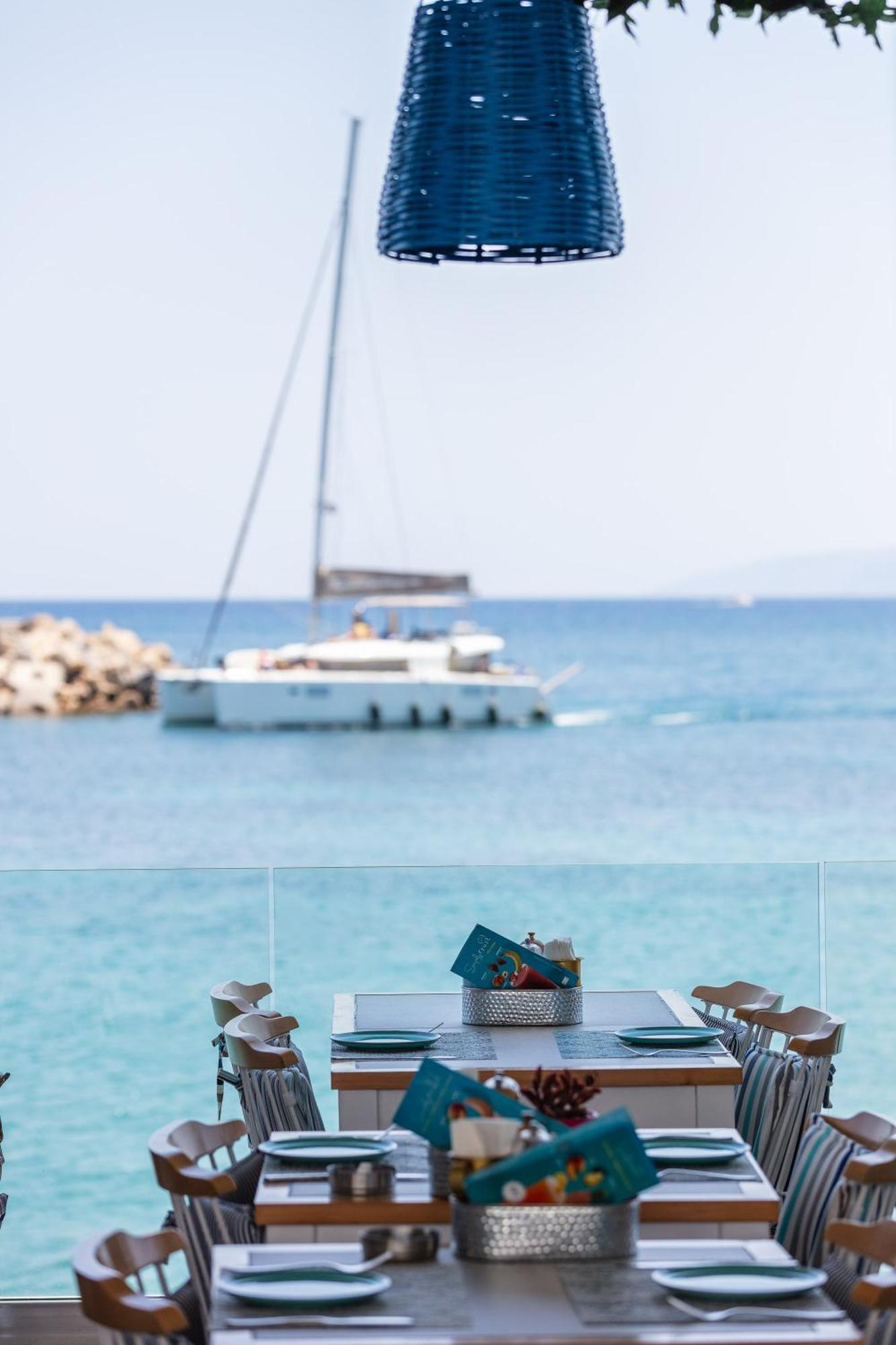 Skipper Beachfront Suites Hersonissos  Exterior photo