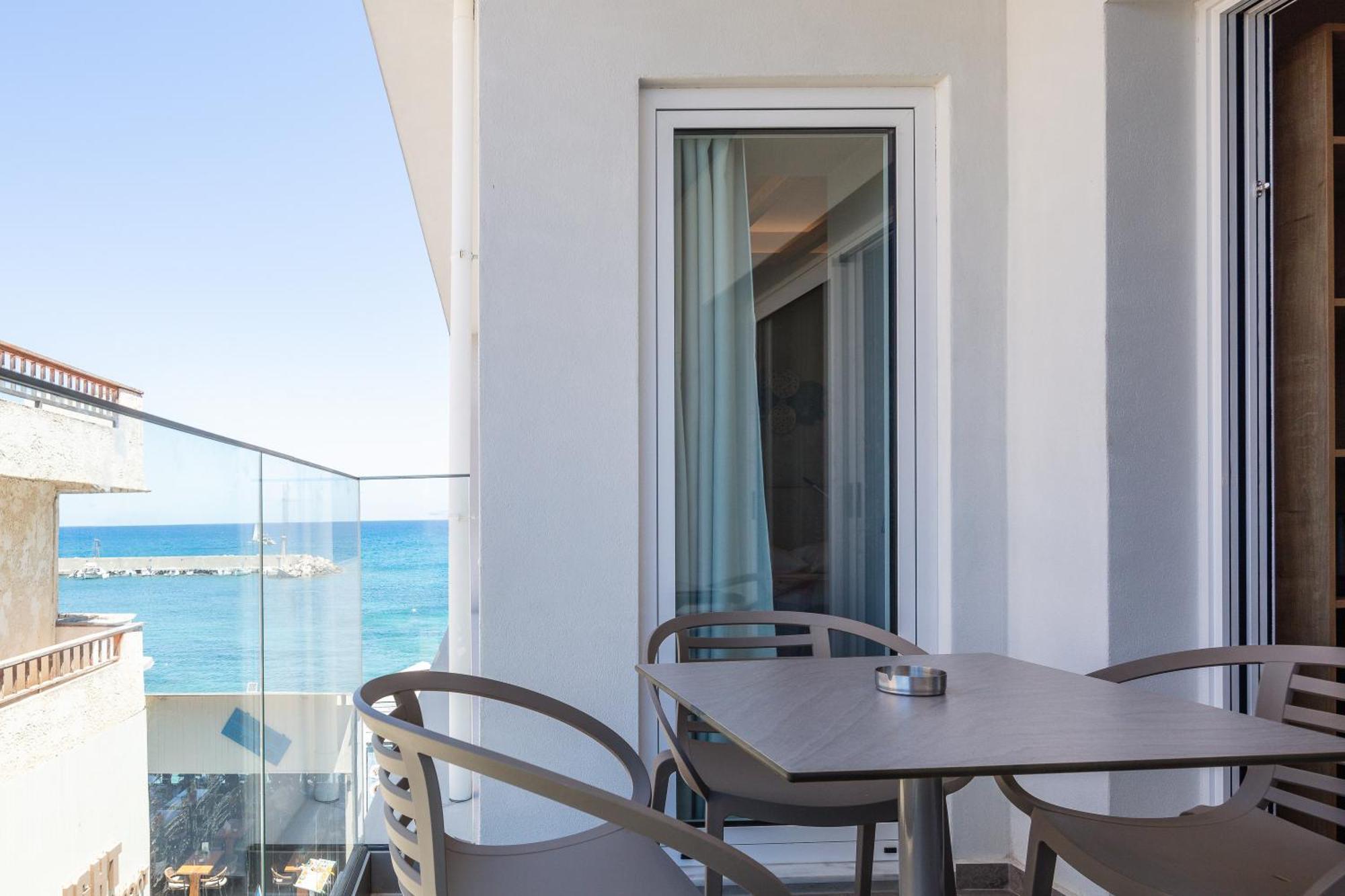 Skipper Beachfront Suites Hersonissos  Room photo