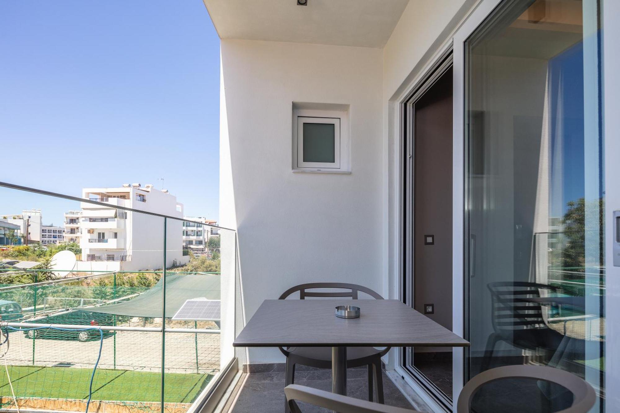 Skipper Beachfront Suites Hersonissos  Room photo