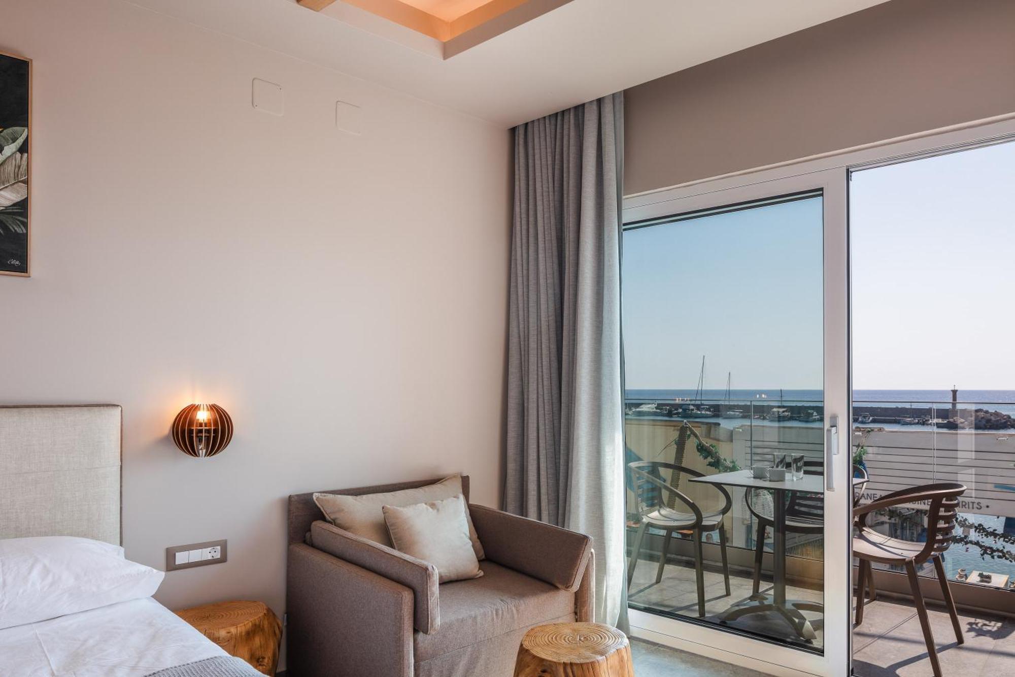 Skipper Beachfront Suites Hersonissos  Room photo