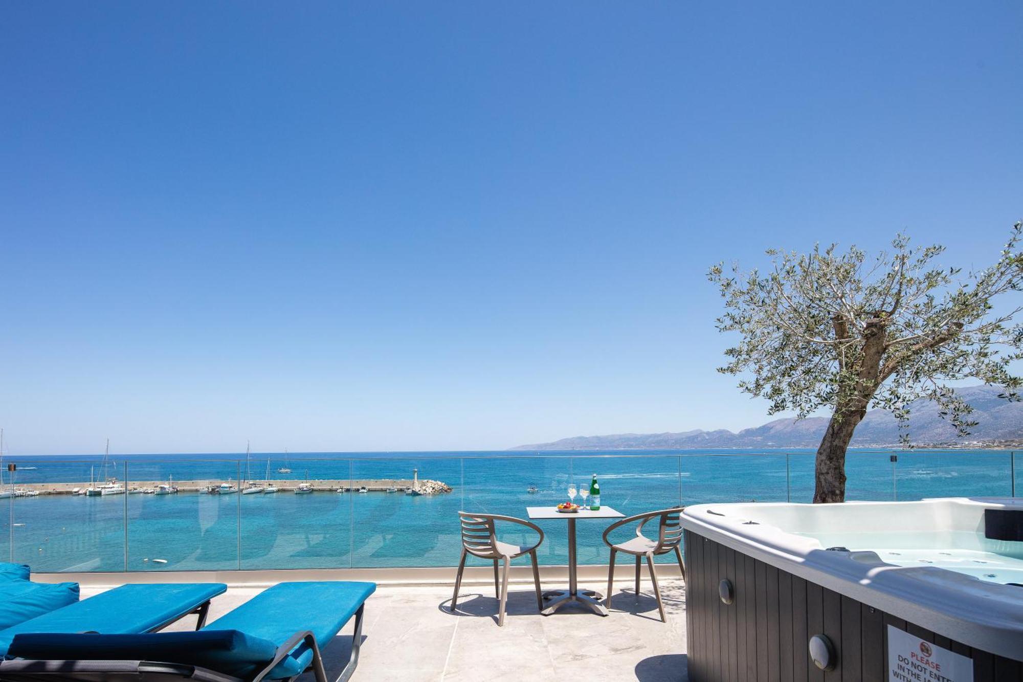 Skipper Beachfront Suites Hersonissos  Exterior photo