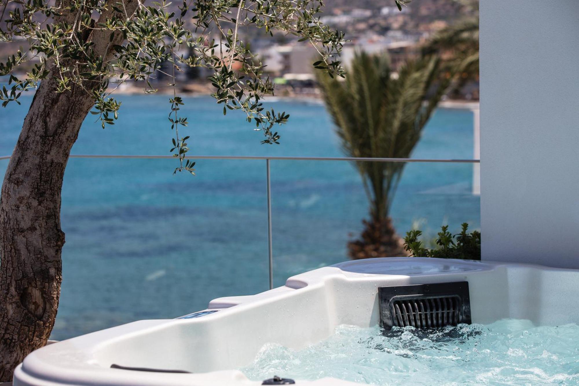 Skipper Beachfront Suites Hersonissos  Exterior photo